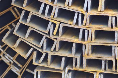 Metal profil kanal metal ürünlerin depodaki paketlerinde