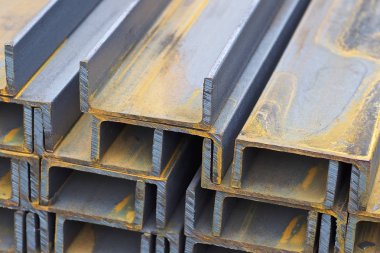 Metal profil kanal metal ürünlerin depodaki paketlerinde