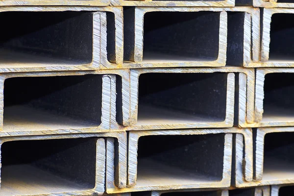Metal profil kanal metal ürünlerin depodaki paketlerinde