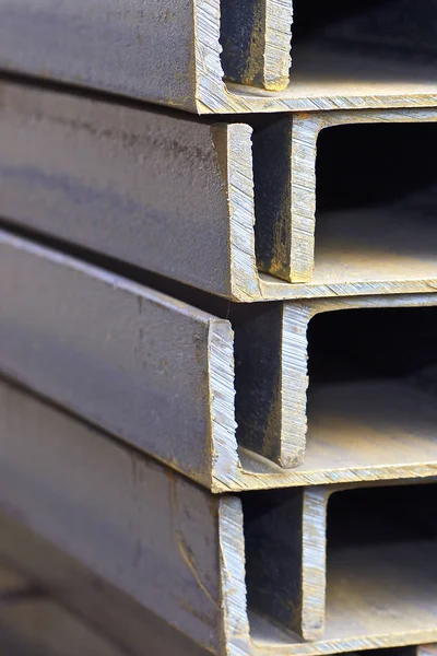 Metal profil kanal metal ürünlerin depodaki paketlerinde