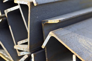 Metal profil kanal metal ürünlerin depodaki paketlerinde