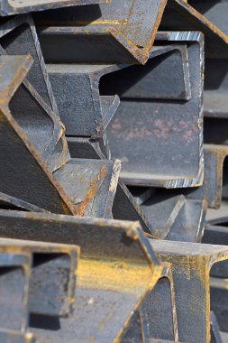 Metal profil kanal metal ürünlerin depodaki paketlerinde