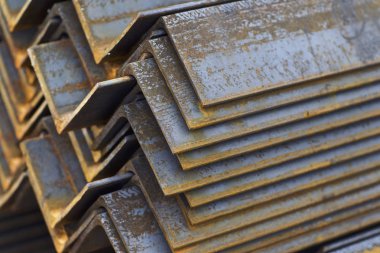 Metal profil açısı metal ürünlerin depodaki paketlerinde