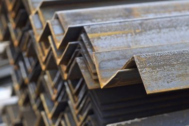 Metal profil açısı metal ürünlerin depodaki paketlerinde