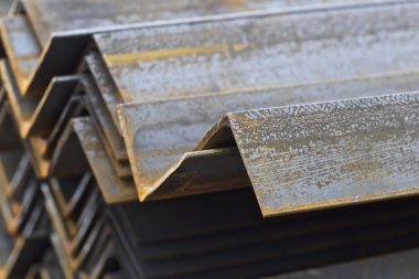 Metal profil açısı metal ürünlerin depodaki paketlerinde