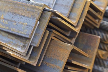 Metal profil açısı metal ürünlerin depodaki paketlerinde