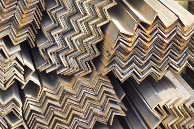 Metal profil açısı metal ürünlerin depodaki paketlerinde