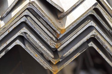 Metal profil açısı metal ürünlerin depodaki paketlerinde