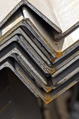 Metal profil açısı metal ürünlerin depodaki paketlerinde