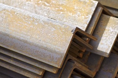 Metal profil açısı metal ürünlerin depodaki paketlerinde