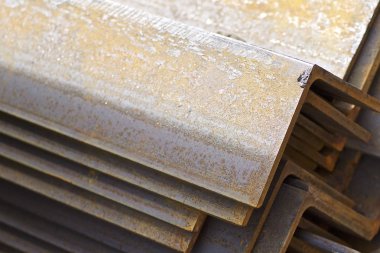 Metal profil açısı metal ürünlerin depodaki paketlerinde