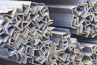 Metal profil açısı metal ürünlerin depodaki paketlerinde