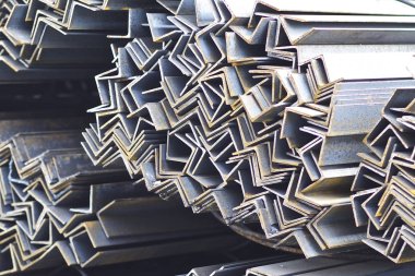 Metal profil açısı metal ürünlerin depodaki paketlerinde