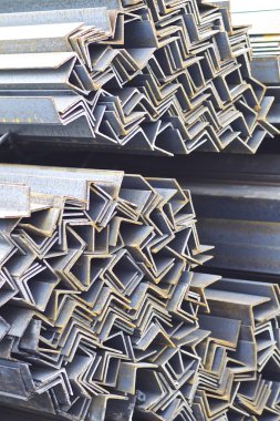 Metal profil açısı metal ürünlerin depodaki paketlerinde
