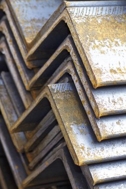 Metal profil açısı metal ürünlerin depodaki paketlerinde