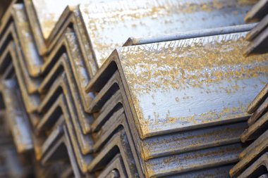 Metal profil açısı metal ürünlerin depodaki paketlerinde