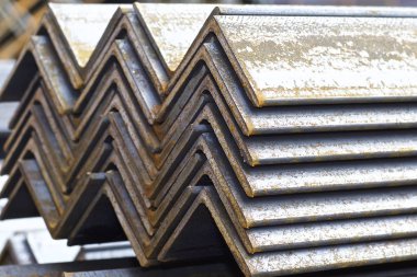 Metal profil açısı metal ürünlerin depodaki paketlerinde