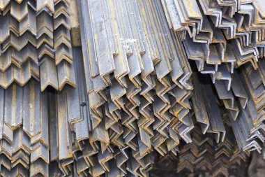 Metal profil açısı metal ürünlerin depodaki paketlerinde