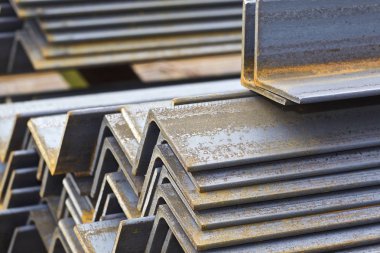 Metal profil açısı metal ürünlerin depodaki paketlerinde