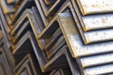 Metal profil açısı metal ürünlerin depodaki paketlerinde