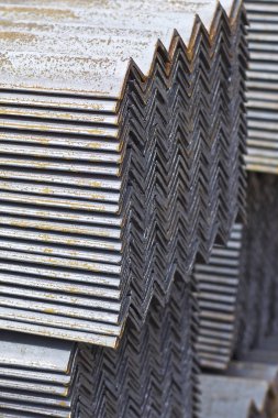 Metal profil açısı metal ürünlerin depodaki paketlerinde