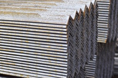 Metal profil açısı metal ürünlerin depodaki paketlerinde