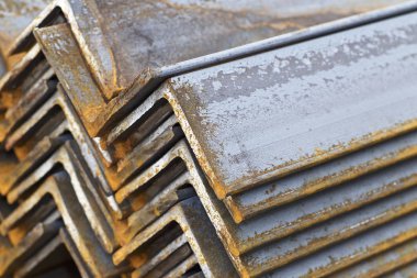 Metal profil açısı metal ürünlerin depodaki paketlerinde