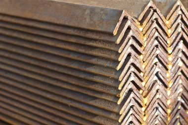 Metal profil açısı metal ürünlerin depodaki paketlerinde