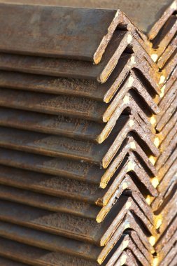 Metal profil açısı metal ürünlerin depodaki paketlerinde