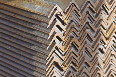 Metal profil açısı metal ürünlerin depodaki paketlerinde