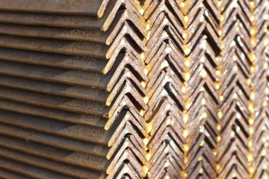 Metal profil açısı metal ürünlerin depodaki paketlerinde