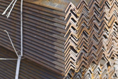 Metal profil açısı metal ürünlerin depodaki paketlerinde