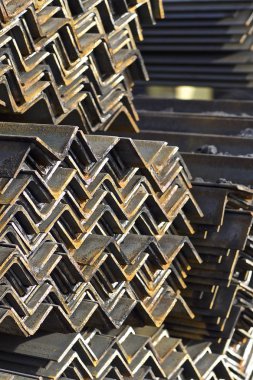 Metal profil açısı metal ürünlerin depodaki paketlerinde