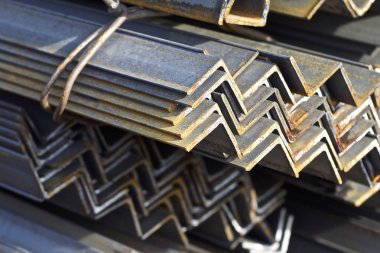 Metal profil açısı metal ürünlerin depodaki paketlerinde