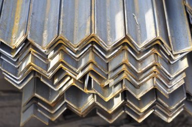 Metal profil açısı metal ürünlerin depodaki paketlerinde