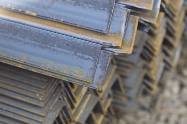 Metal profil açısı metal ürünlerin depodaki paketlerinde