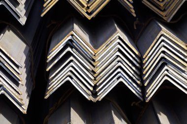 Metal profil açısı metal ürünlerin depodaki paketlerinde