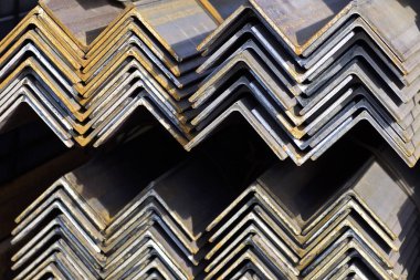 Metal profil açısı metal ürünlerin depodaki paketlerinde