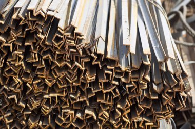 Metal profil açısı metal ürünlerin depodaki paketlerinde
