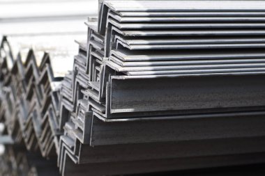 Metal profil açısı metal ürünlerin depodaki paketlerinde