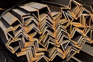 Metal profil açısı metal ürünlerin depodaki paketlerinde