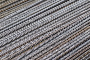 Takviye çubukları paketlerine periyodik bir profille metal ürünler depoda saklanır