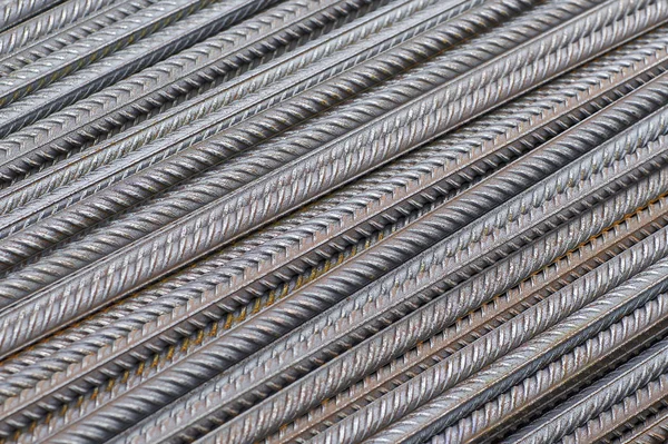 Takviye çubukları paketlerine periyodik bir profille metal ürünler depoda saklanır