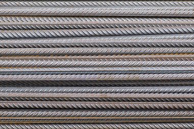 Takviye çubukları paketlerine periyodik bir profille metal ürünler depoda saklanır