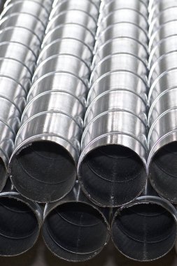 Çeşitli havalandırma sistemleri için galvanizli sacdan yapılmış elemanlar ve parçalar