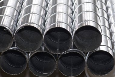 Çeşitli havalandırma sistemleri için galvanizli sacdan yapılmış elemanlar ve parçalar