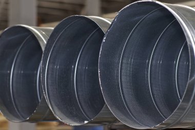 Çeşitli havalandırma sistemleri için galvanizli sacdan yapılmış elemanlar ve parçalar