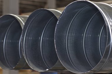 Çeşitli havalandırma sistemleri için galvanizli sacdan yapılmış elemanlar ve parçalar