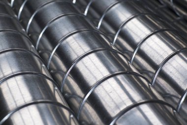 Çeşitli havalandırma sistemleri için galvanizli sacdan yapılmış elemanlar ve parçalar