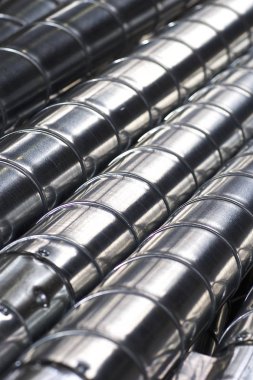 Çeşitli havalandırma sistemleri için galvanizli sacdan yapılmış elemanlar ve parçalar